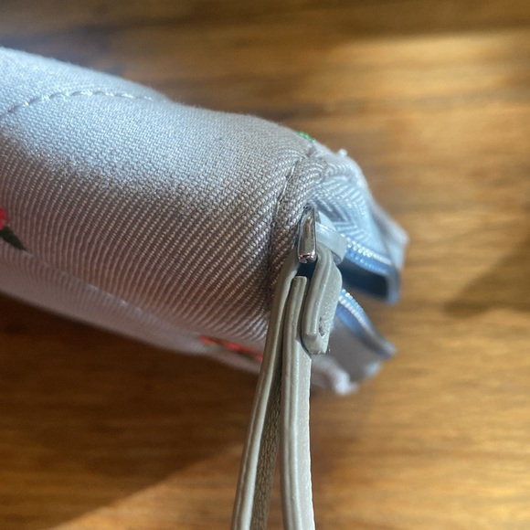 Vera Bradley BNWNT embroidered gray wallet - Picture 6 of 9